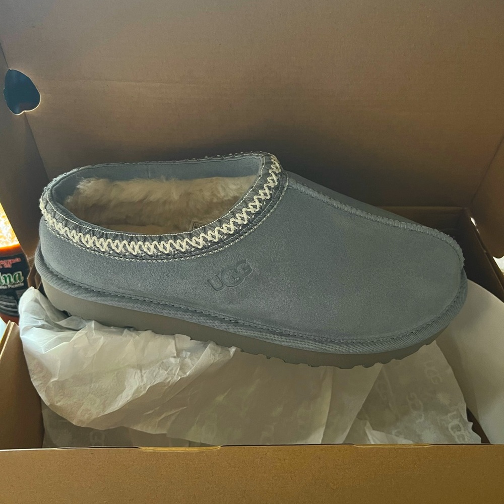 Ugg Tasman Slipper . New With Box size 9
